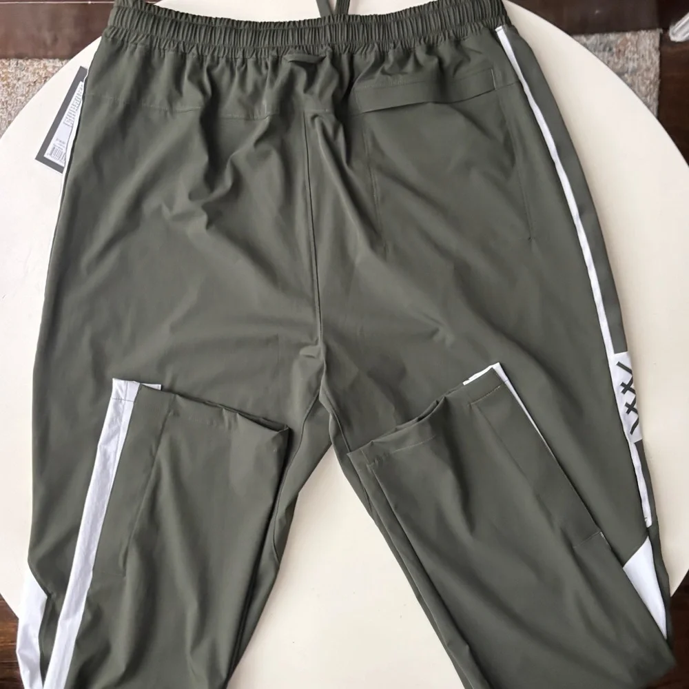 RHONE Men’s Coaches Track Pant Green Size Medium New